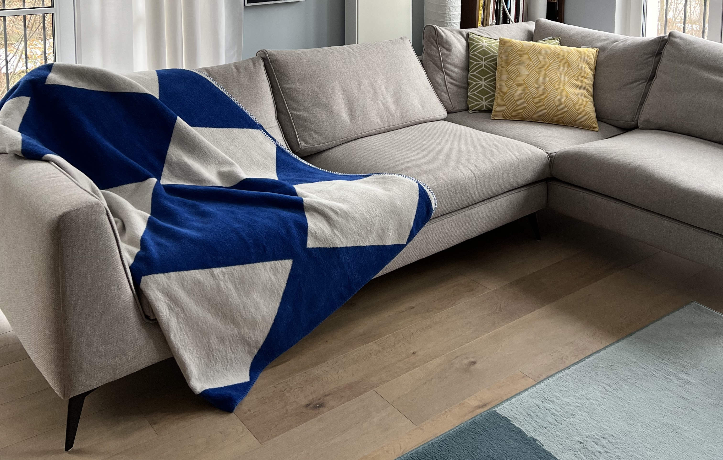 Dvousedačková pohovka v moderním designu